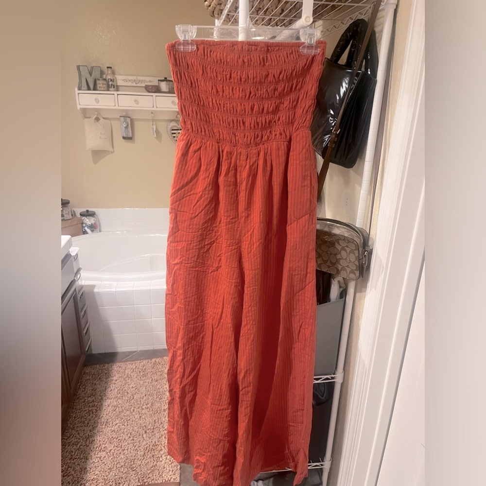 NWT STRAPLESS JUMPSUIT